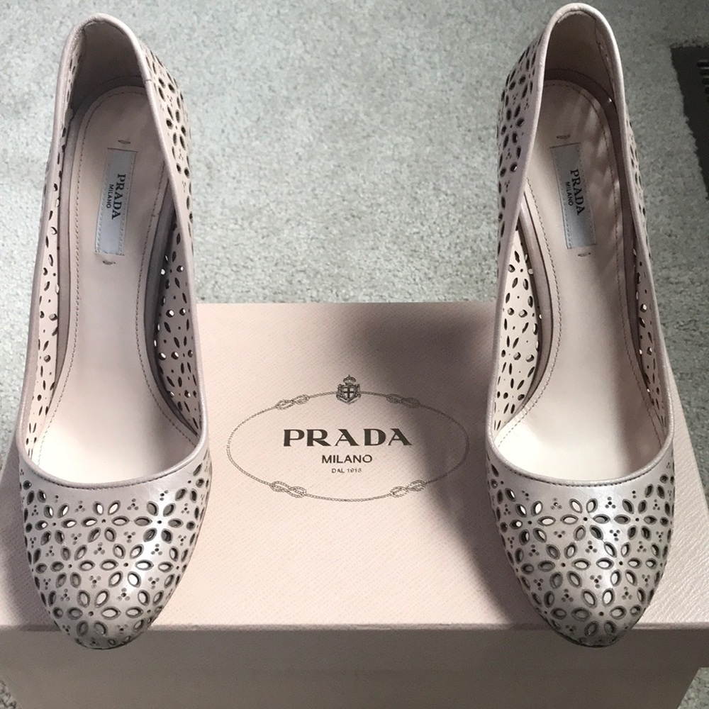 Prada pumps size 38.5 EUC